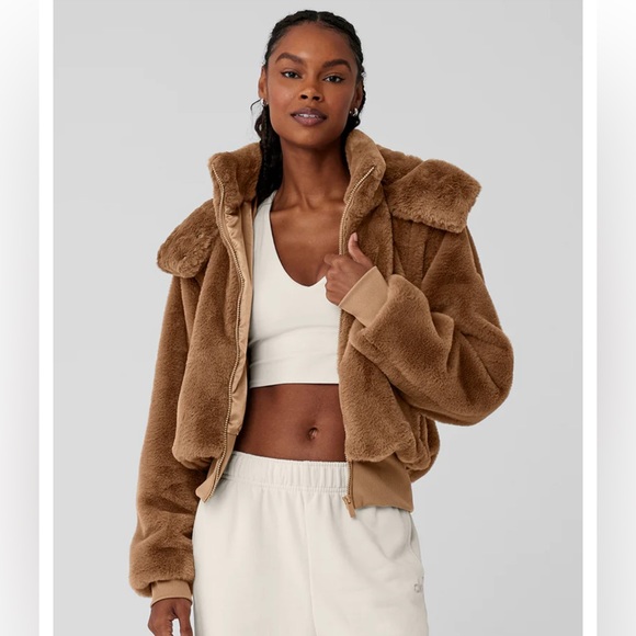 ALO Faux Fur Foxy Jacket - TOASTED ALMOND 🤎 - Picture 1 of 6